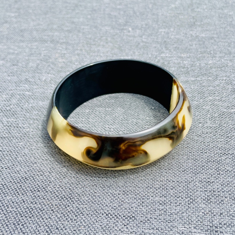 Vintage Chunky Mod Lucite Bangle Bracelet Black Amber Marbled Acrylic Statement - Picture 8 of 14